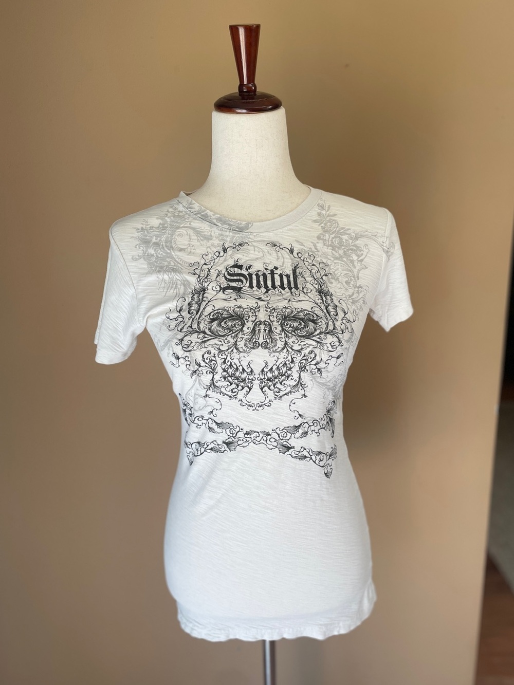 Sinful Womens Y2K Skull Grunge Fitted Tee Top Size Medium Black White Skull #
